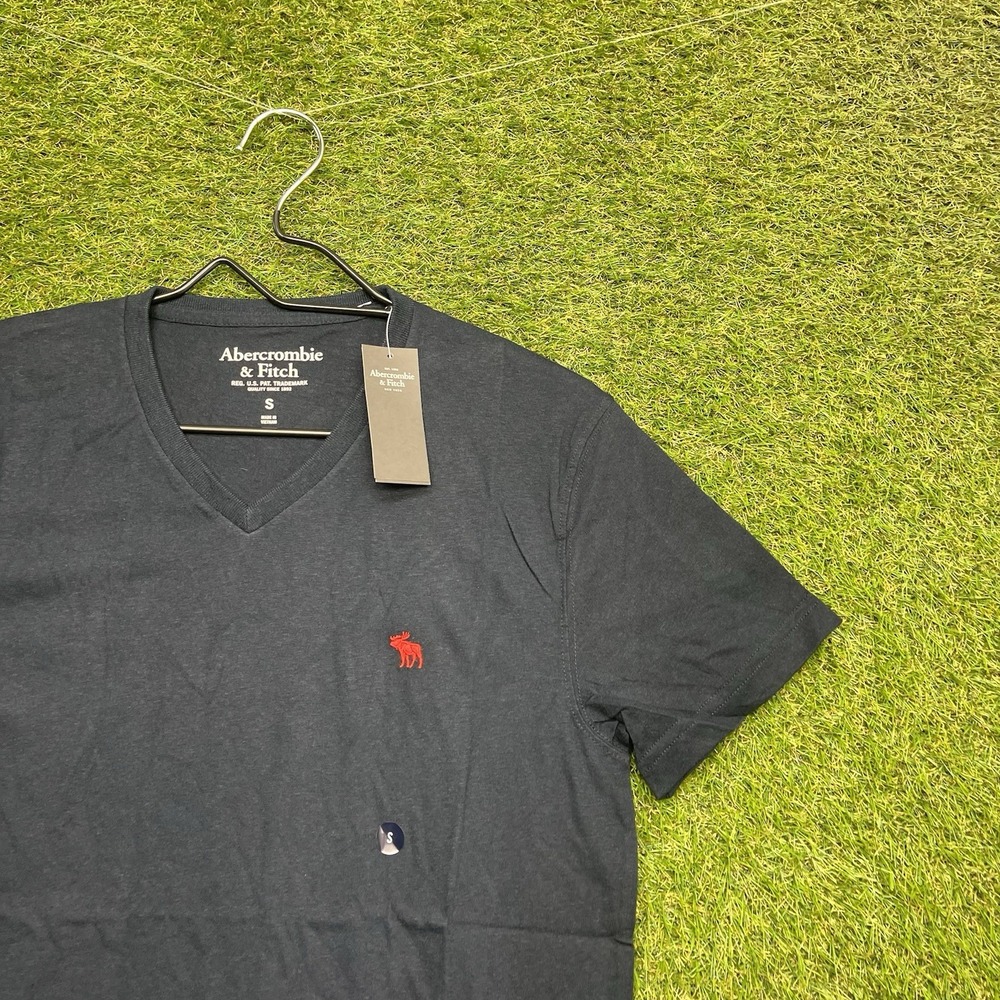 Abercrombie & Fitch Shirt Mens Small V-Neck Cotton Blue Moose Short Sleeve NEW